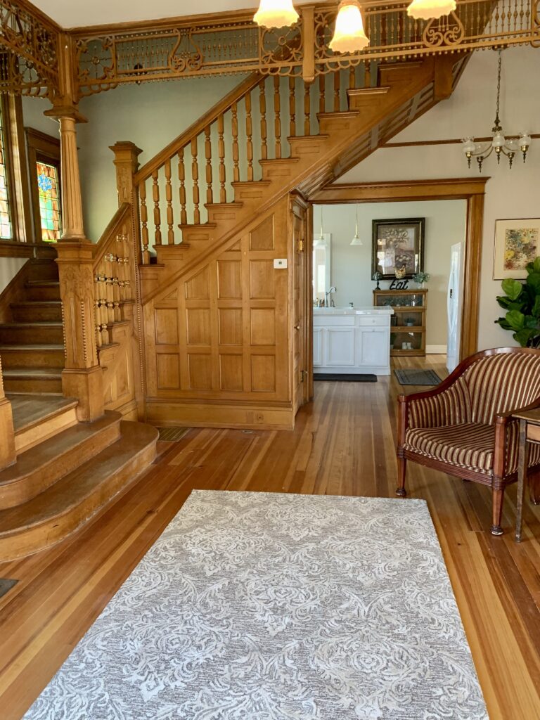 Fairview Entryway Staircase