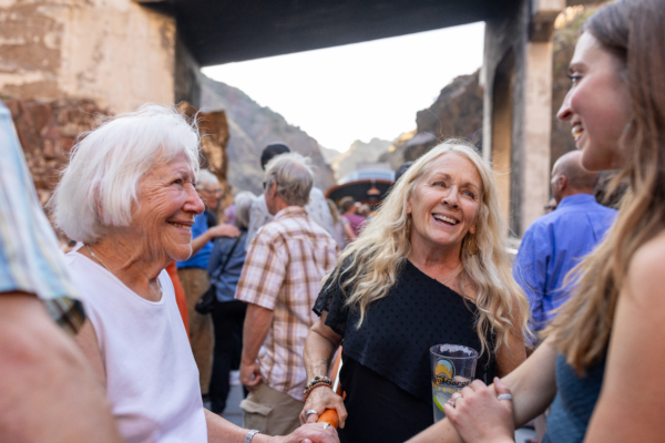 RRRR-Social Train-16 Rosa Stephanie Cali RRRR-Social Train-16 Rosa Stephanie Cali